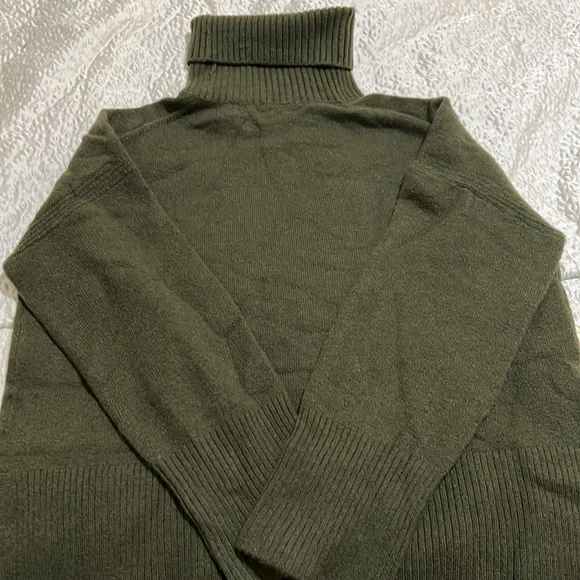 NWT JCREW Turtle Neck Sweater - Picture 4 of 7